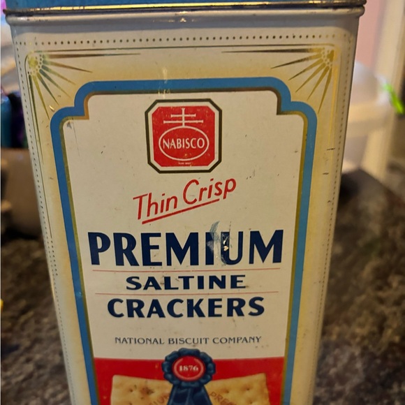Adorable vintage 1993 Nabisco blue ribbon cracker tin. - Picture 3 of 5